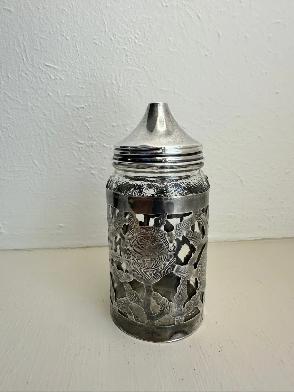 Sterling Silver Mexico Nestle Sugar Shaker with Cutout Leaf Design